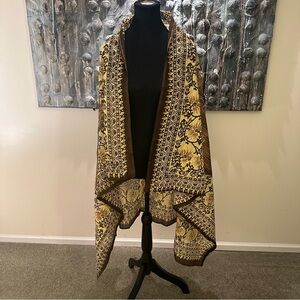 ⭐️ Fabric Shawl or Small Tablecloth